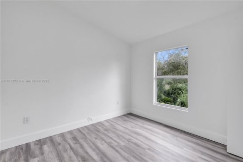 House in Miami, Florida 3 bedrooms, 105.91 sq.m. № 1891464 - photo 7