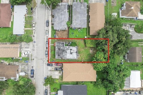 Casa en venta en Miami, Florida, 2 dormitorios, 140.75 m2 № 1800650 - foto 1