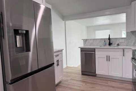 Casa en alquiler en Longboat Key, Florida, 2 dormitorios, 139.35 m2 № 1774045 - foto 4