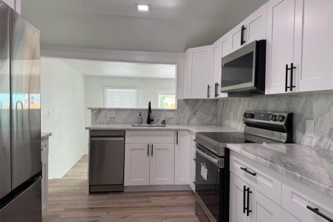Casa en alquiler en Longboat Key, Florida, 2 dormitorios, 139.35 m2 № 1774045 - foto 3