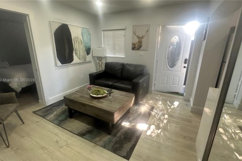 Villa ou maison à louer à Miami, Floride: 2 chambres, 62.8 m2 № 1959685 - photo 10