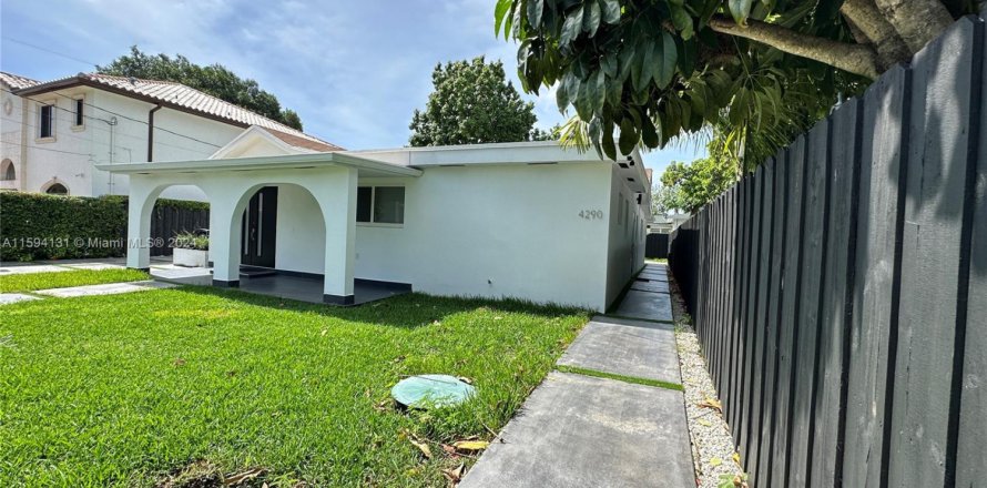 Villa ou maison à Miami, Floride 2 chambres, 62.8 m2 № 1959685
