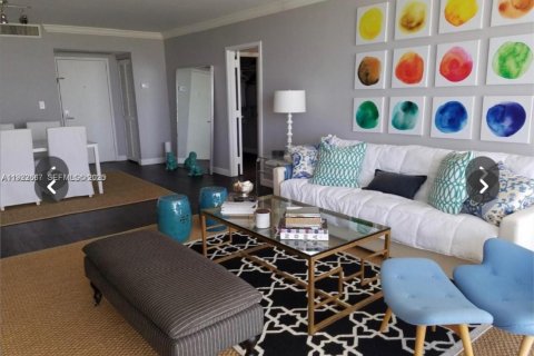Снять в аренду кондоминиум в Майами, Флорида 2 спальни, 113.25м2, № 2034405 - фото 2