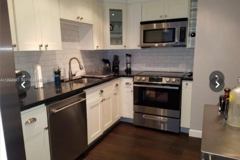 Снять в аренду кондоминиум в Майами, Флорида 2 спальни, 113.25м2, № 2034405 - фото 4