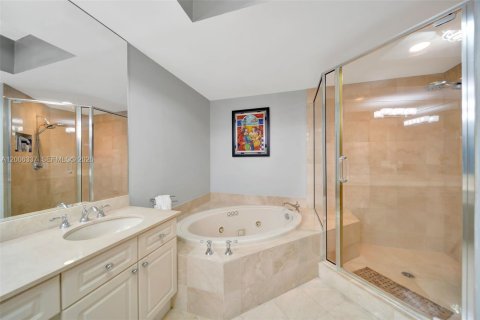 Снять в аренду кондоминиум в Холливуд, Флорида 2 спальни, 184.69м2, № 2069444 - фото 10