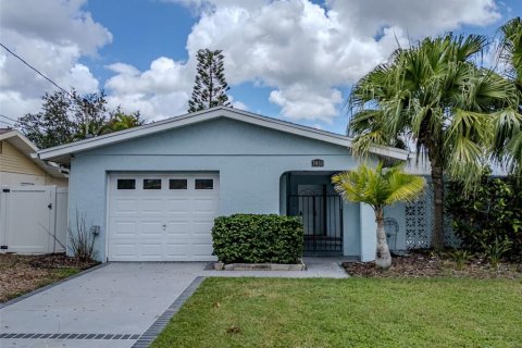 House in New Port Richey, Florida 2 bedrooms, 125.98 sq.m. № 1844532 - photo 2