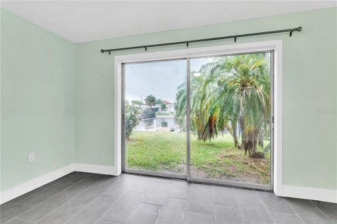 House in New Port Richey, Florida 2 bedrooms, 125.98 sq.m. № 1844532 - photo 19