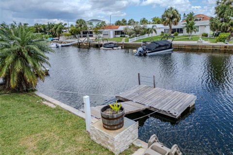 House in New Port Richey, Florida 2 bedrooms, 125.98 sq.m. № 1844532 - photo 29