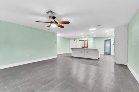 House in New Port Richey, Florida 2 bedrooms, 125.98 sq.m. № 1844532 - photo 8