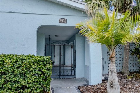 House in New Port Richey, Florida 2 bedrooms, 125.98 sq.m. № 1844532 - photo 3