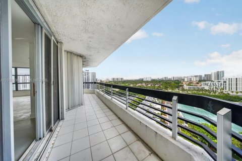 Condo in Aventura, Florida, 2 bedrooms  № 2191177 - photo 30