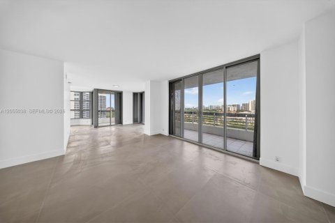 Condo in Aventura, Florida, 2 bedrooms  № 2191177 - photo 13