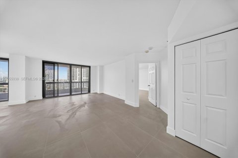 Condo in Aventura, Florida, 2 bedrooms  № 2191177 - photo 22