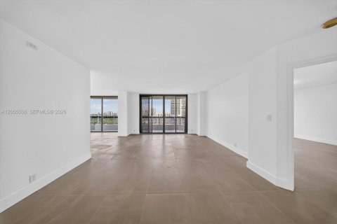 Condo in Aventura, Florida, 2 bedrooms  № 2191177 - photo 12