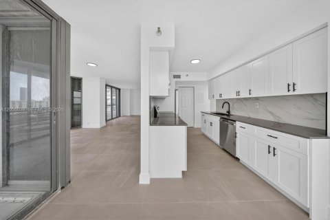 Condo in Aventura, Florida, 2 bedrooms  № 2191177 - photo 3