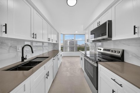 Condo in Aventura, Florida, 2 bedrooms  № 2191177 - photo 4