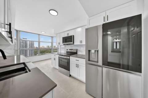 Condo in Aventura, Florida, 2 bedrooms  № 2191177 - photo 2