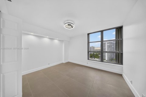 Condo in Aventura, Florida, 2 bedrooms  № 2191177 - photo 28
