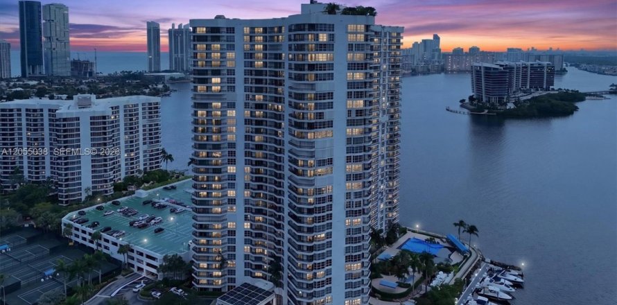 Condo in Aventura, Florida, 2 bedrooms  № 2191177