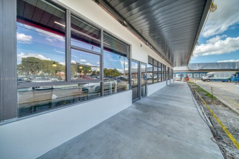 Commercial property in Kendall, Florida № 1782048 - photo 24
