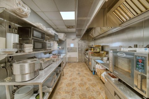 Commercial property in Kendall, Florida № 1782048 - photo 10