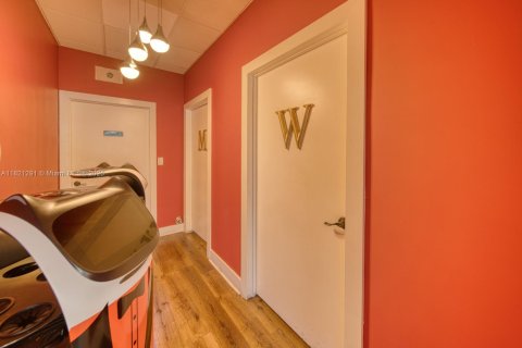 Commercial property in Kendall, Florida № 1782048 - photo 20
