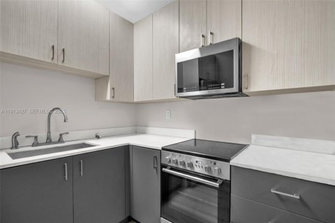 Apartment in Miami, Florida 1 bedroom, 44.13 sq.m. № 1969538 - photo 3