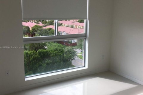 Снять в аренду квартиру в Дорал, Флорида 1 спальня, 62.06м2, № 1939208 - фото 3