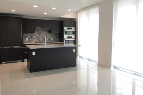Снять в аренду квартиру в Дорал, Флорида 1 спальня, 62.06м2, № 1939208 - фото 1