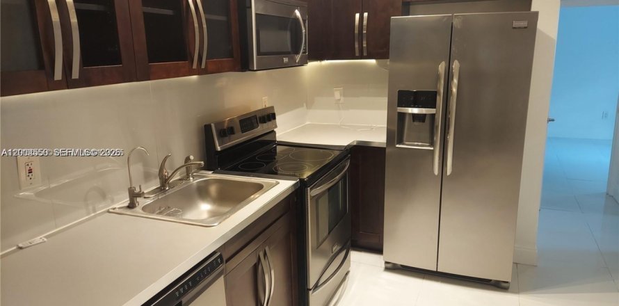 Кондоминиум с 2 спальнями в Майами-Бич, Флорида № 2068619