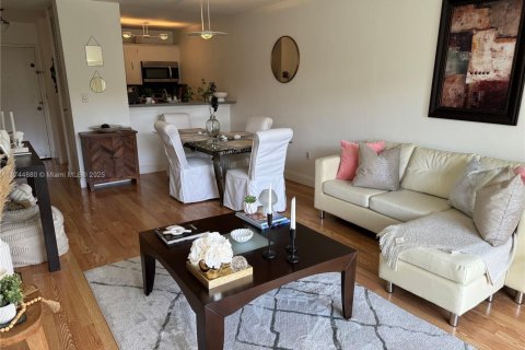 Купить кондоминиум в Норт-Майами, Флорида 1 спальня, 64.66м2, № 2013324 - фото 2