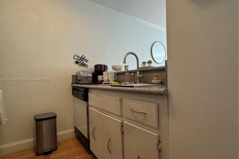 Купить кондоминиум в Норт-Майами, Флорида 1 спальня, 64.66м2, № 2013324 - фото 6