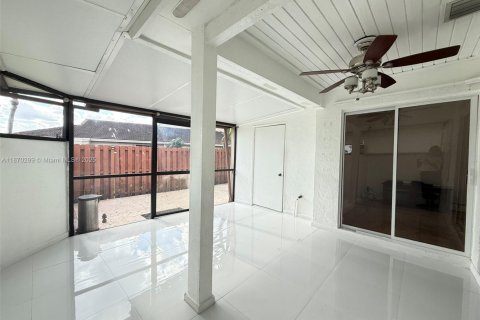 Adosado en alquiler en Miami, Florida, 2 dormitorios, 86.58 m2 № 1897784 - foto 18