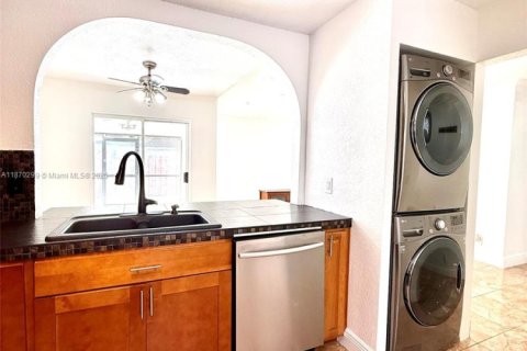 Adosado en alquiler en Miami, Florida, 2 dormitorios, 86.58 m2 № 1897784 - foto 3