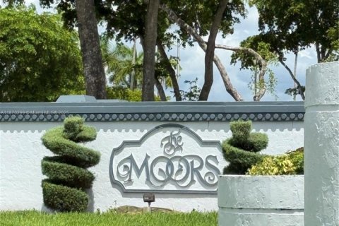 Adosado en alquiler en Miami, Florida, 2 dormitorios, 86.58 m2 № 1897784 - foto 1