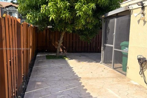 Adosado en alquiler en Miami, Florida, 2 dormitorios, 86.58 m2 № 1897784 - foto 20