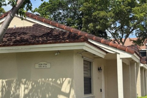 Adosado en alquiler en Miami, Florida, 2 dormitorios, 86.58 m2 № 1897784 - foto 2