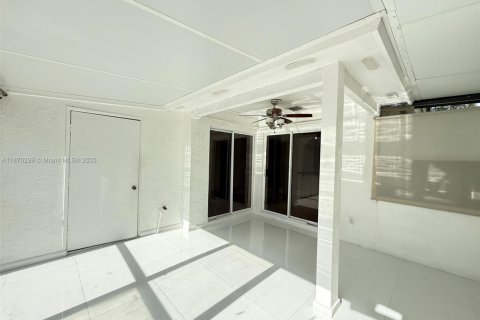 Adosado en alquiler en Miami, Florida, 2 dormitorios, 86.58 m2 № 1897784 - foto 19