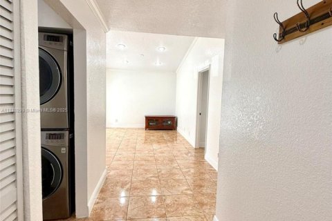 Adosado en alquiler en Miami, Florida, 2 dormitorios, 86.58 m2 № 1897784 - foto 4