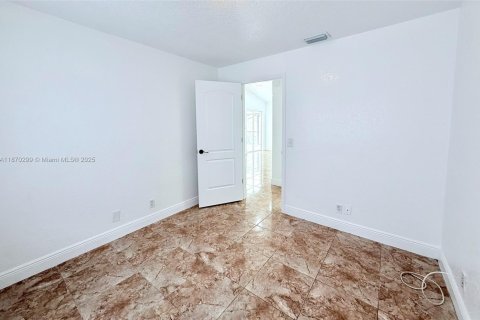 Adosado en alquiler en Miami, Florida, 2 dormitorios, 86.58 m2 № 1897784 - foto 8