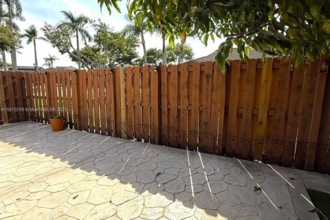 Adosado en alquiler en Miami, Florida, 2 dormitorios, 86.58 m2 № 1897784 - foto 21