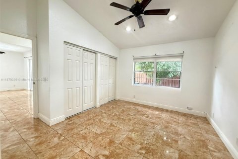 Adosado en alquiler en Miami, Florida, 2 dormitorios, 86.58 m2 № 1897784 - foto 17