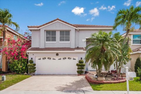 Дом в Маргит, Флорида 3 спальни, 175.21м2 № 2028914