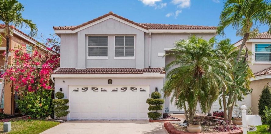 Дом в Маргит, Флорида 3 спальни, 175.21м2 № 2028914