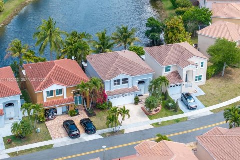 Купить виллу или дом в Маргит, Флорида 3 спальни, 175.21м2, № 2028914 - фото 22