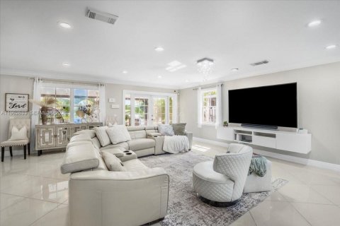 Купить виллу или дом в Маргит, Флорида 3 спальни, 175.21м2, № 2028914 - фото 4