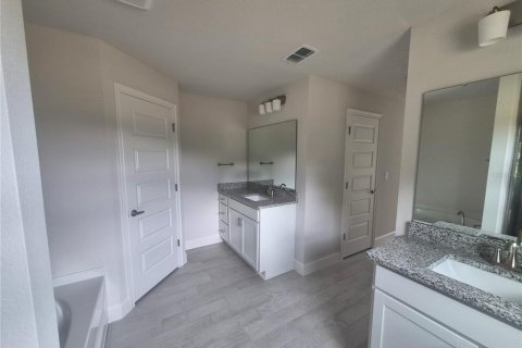 Casa en venta en Dade City, Florida, 4 dormitorios, 210.42 m2 № 1914541 - foto 22
