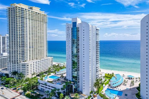 Снять в аренду кондоминиум в Санни-Айлс-Бич, Флорида 1 спальня, 117.06м2, № 1955797 - фото 3