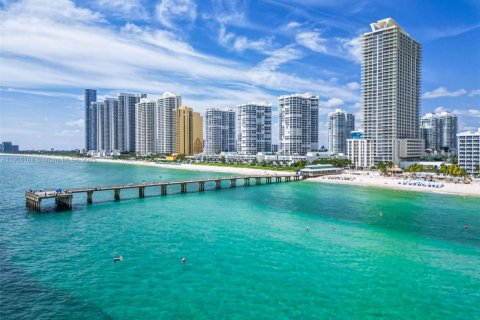 Снять в аренду кондоминиум в Санни-Айлс-Бич, Флорида 1 спальня, 117.06м2, № 1955797 - фото 1