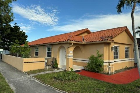 Villa ou maison à Hialeah, Floride 4 chambres, 178 m2 № 2085530